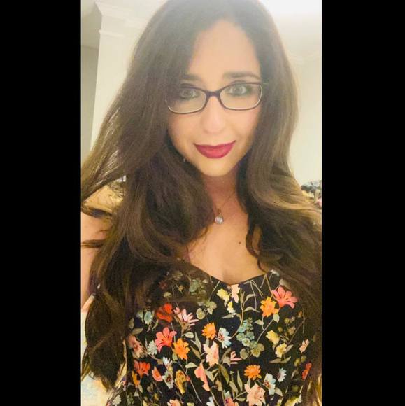 lara_parker